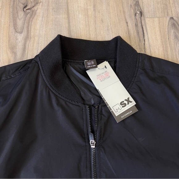 New with tags windbreaker / waterproof - Picture 3 of 4